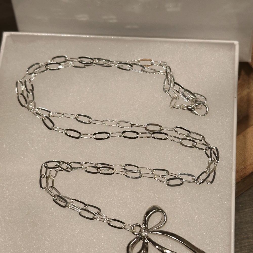 Elegant Silver Chain Necklace